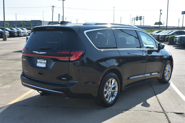 Used 2021 Chrysler Pacifica Touring-L AWD/4WD image 5