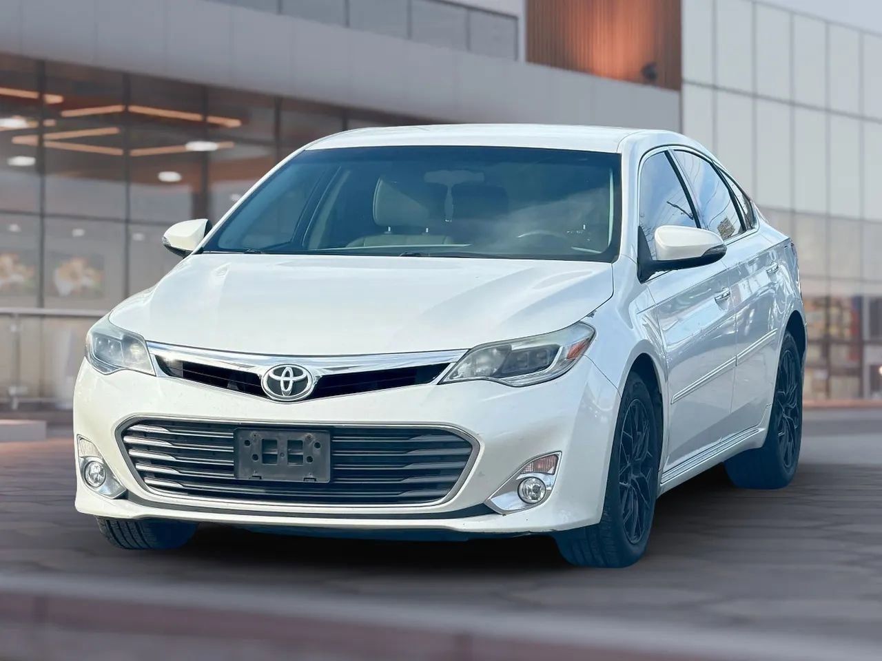 Used 2015 Toyota Avalon XLE image 2