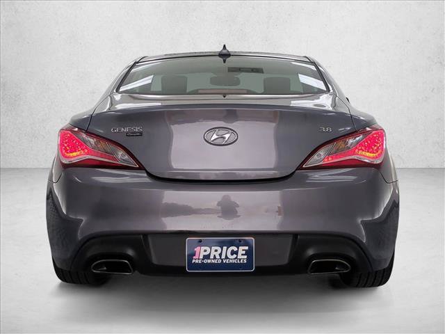 Used 2016 Hyundai Genesis 3.8 RWD image 7