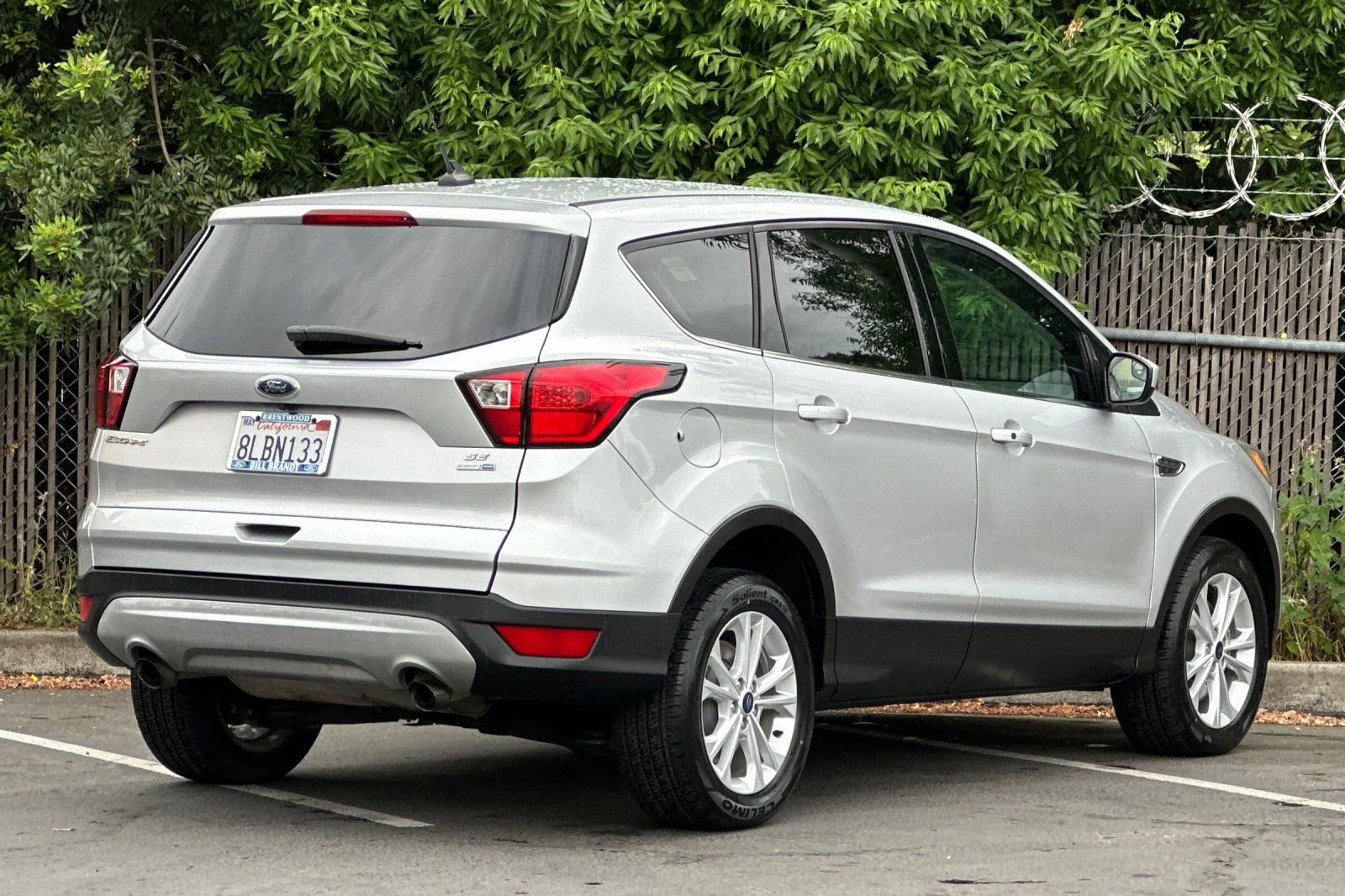 Used 2019 Ford Escape SE image 3