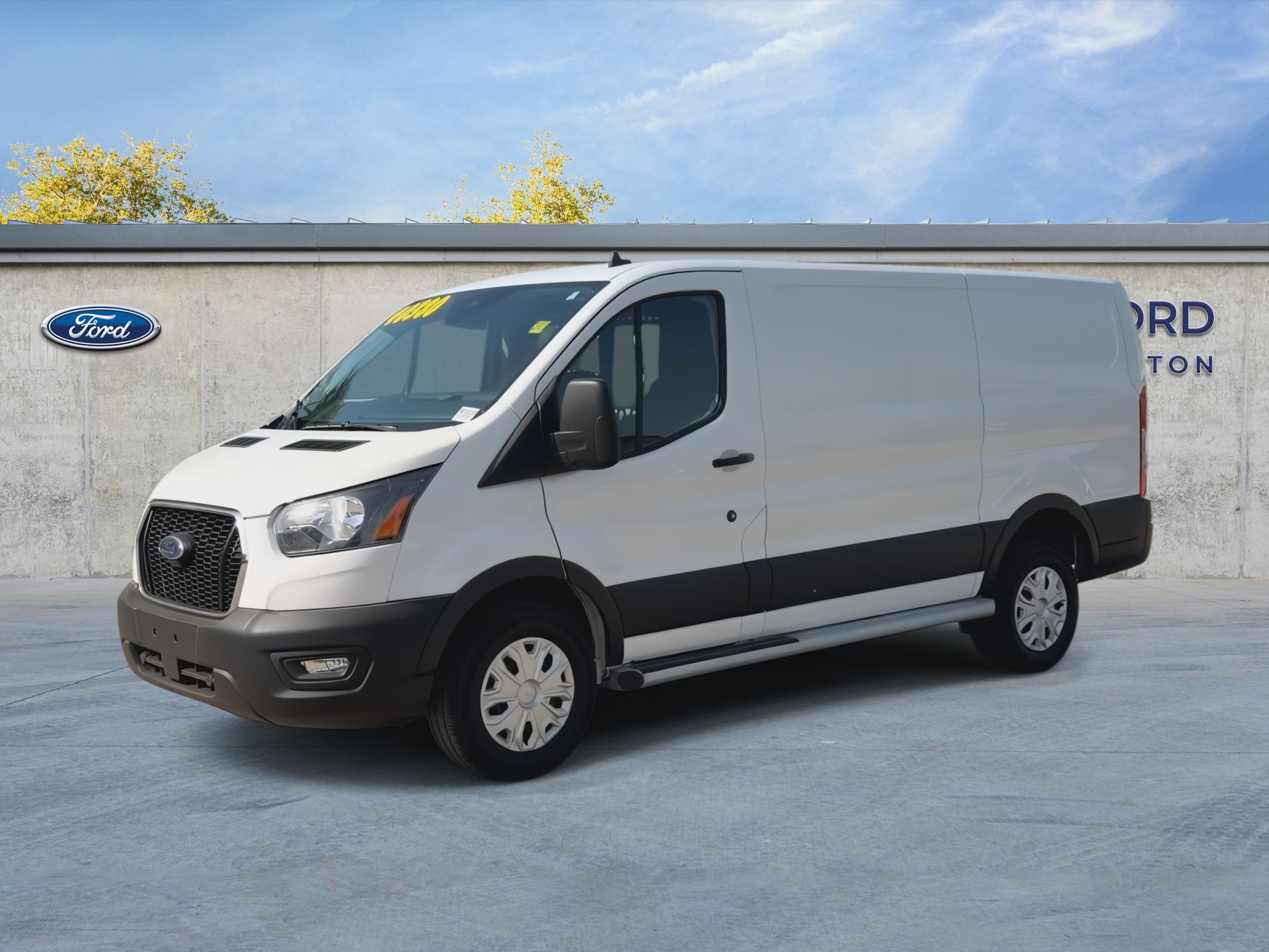 Certified 2025 Ford Transit 250 Low Roof w/ Exterior Upgrade Package RWD image 4