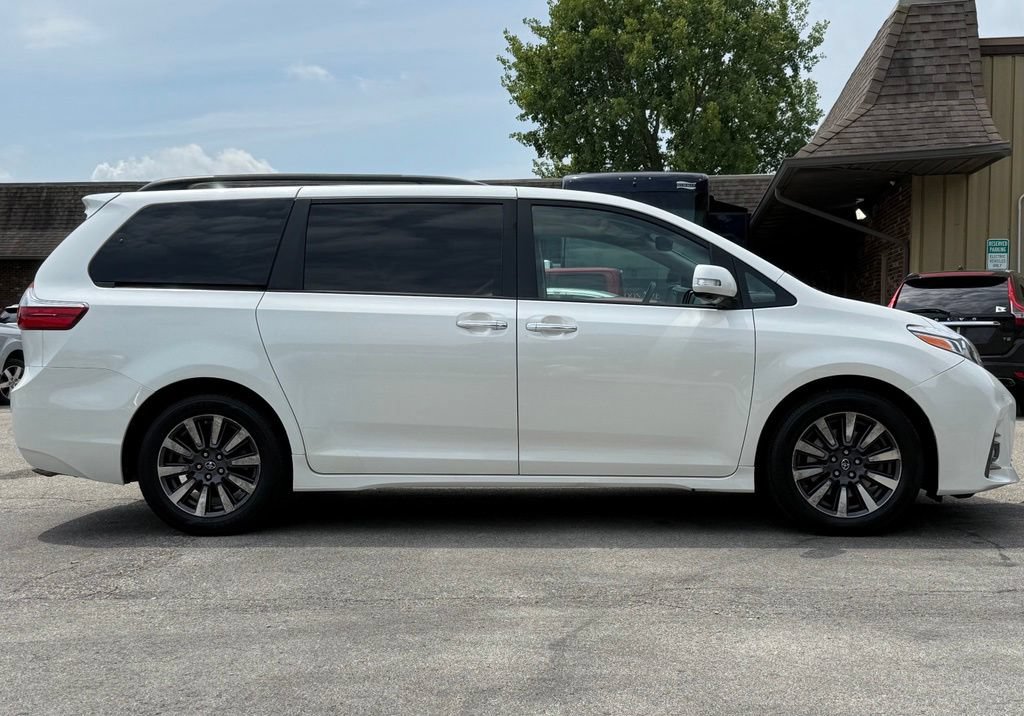 Used 2018 Toyota Sienna Limited Premium FWD image 6