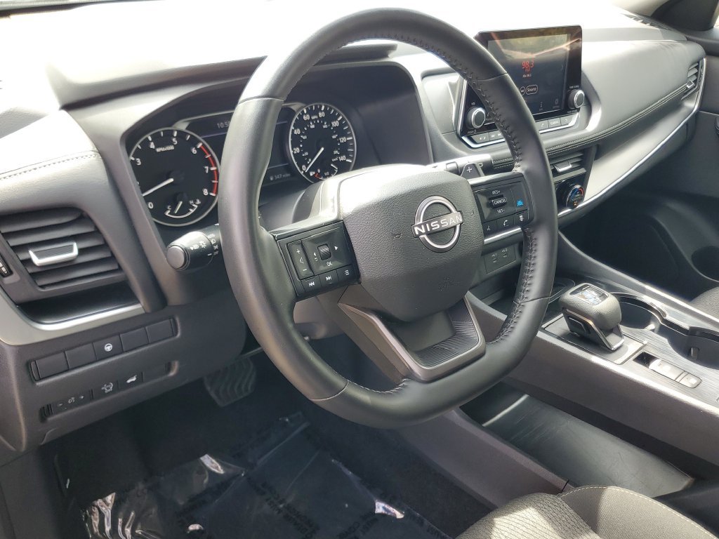 Certified 2025 Nissan Rogue SV FWD image 17