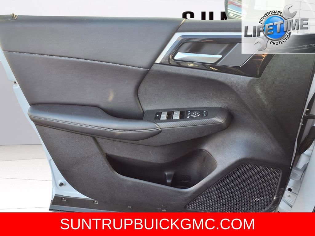 Used 2024 Mitsubishi Outlander SE image 19