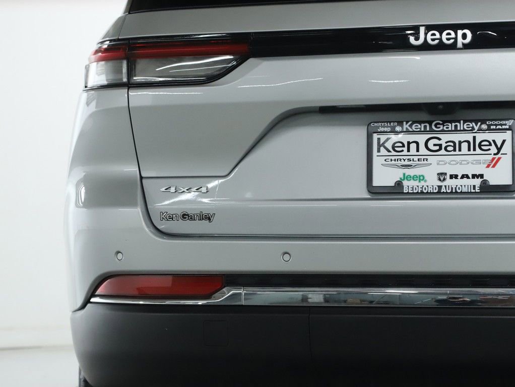 Used 2025 Jeep Grand Cherokee Laredo X image 43