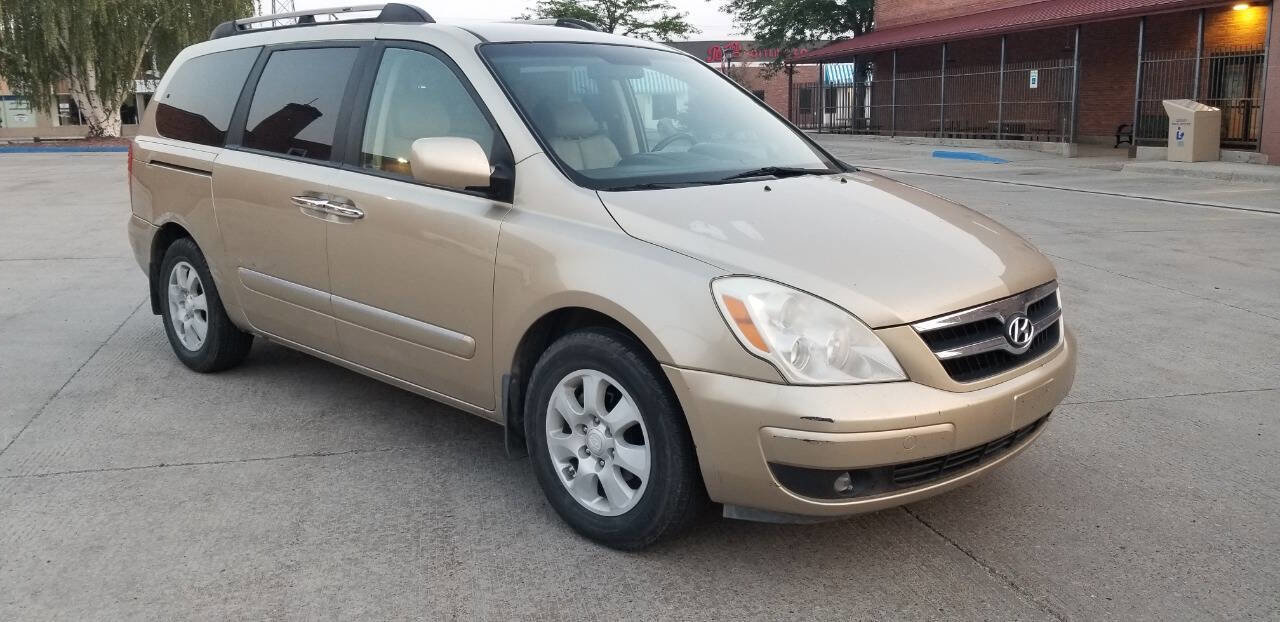 Used 2008 Hyundai Entourage Limited image 1