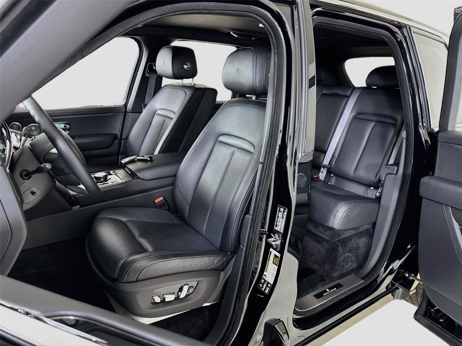 Used 2025 Rolls-Royce Cullinan AWD/4WD image 14