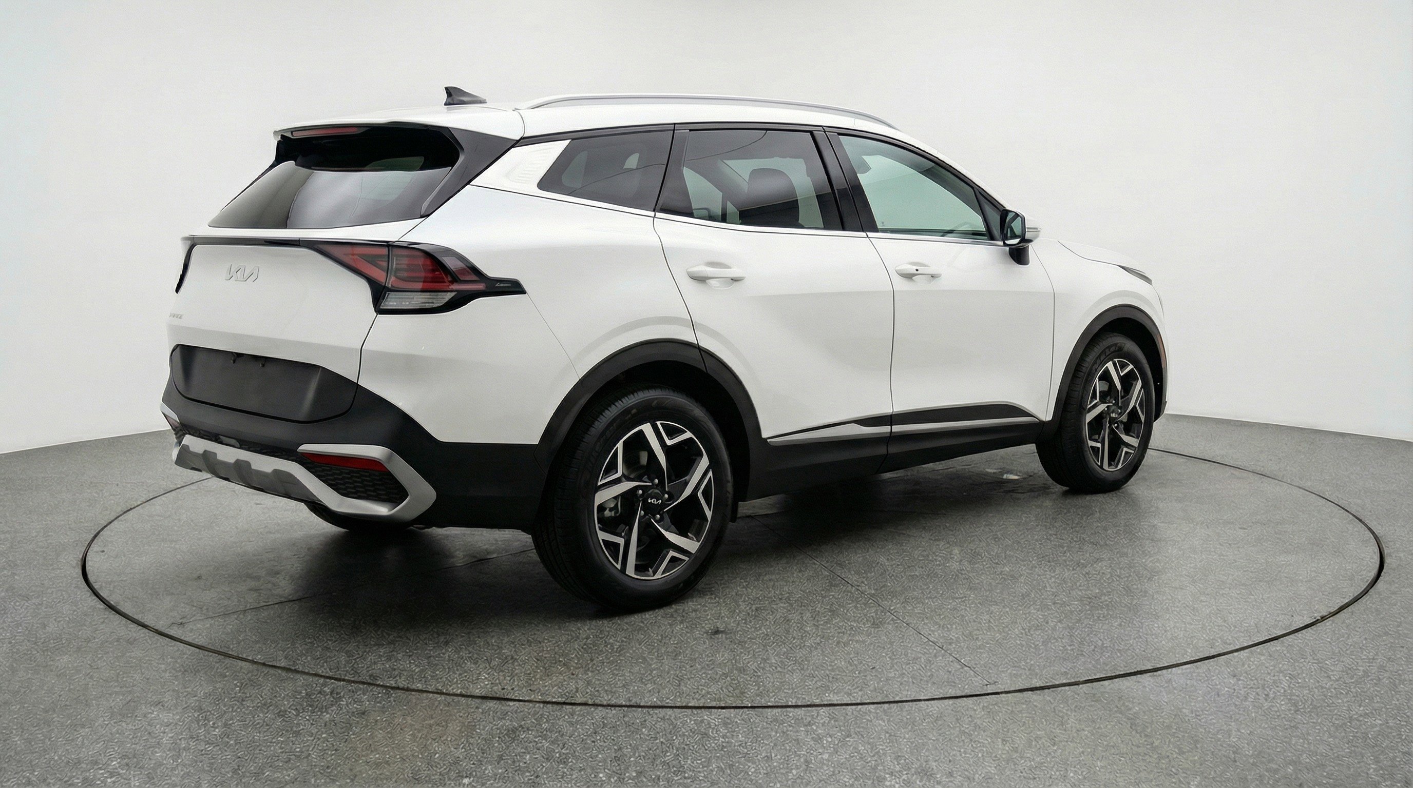 Used 2025 Kia Sportage LX image 9