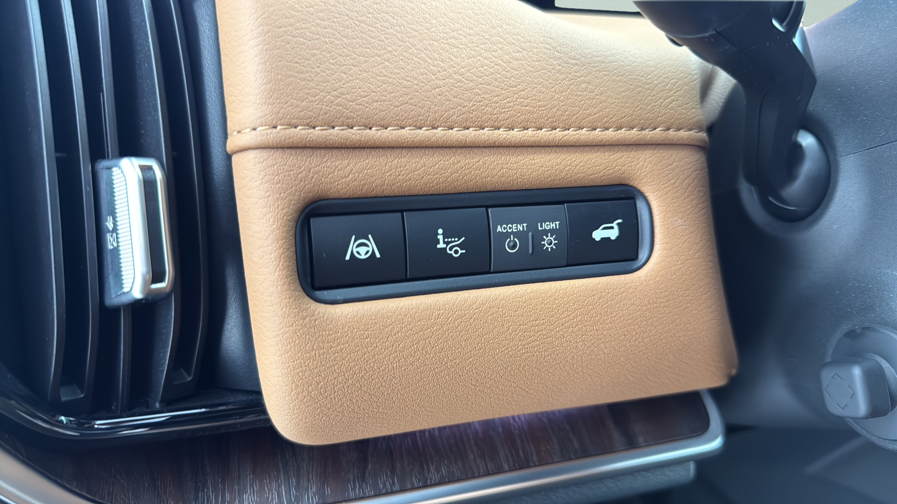 Used 2025 Nissan Armada Platinum Reserve w/ Convenience Package RWD image 19