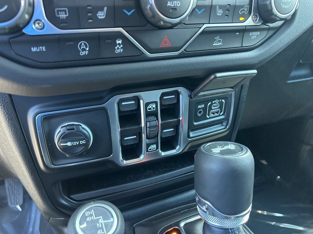 Used 2025 Jeep Wrangler Unlimited Sahara AWD/4WD image 39