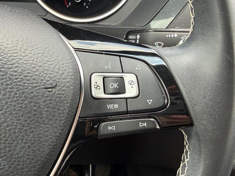 Used 2021 Volkswagen Tiguan SE w/ Panoramic Sunroof Package AWD/4WD image 19
