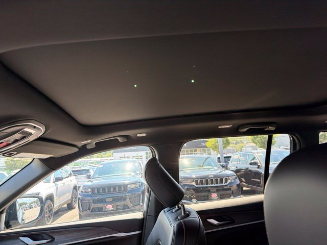 New 2026 Jeep Grand Cherokee Limited AWD/4WD image 14
