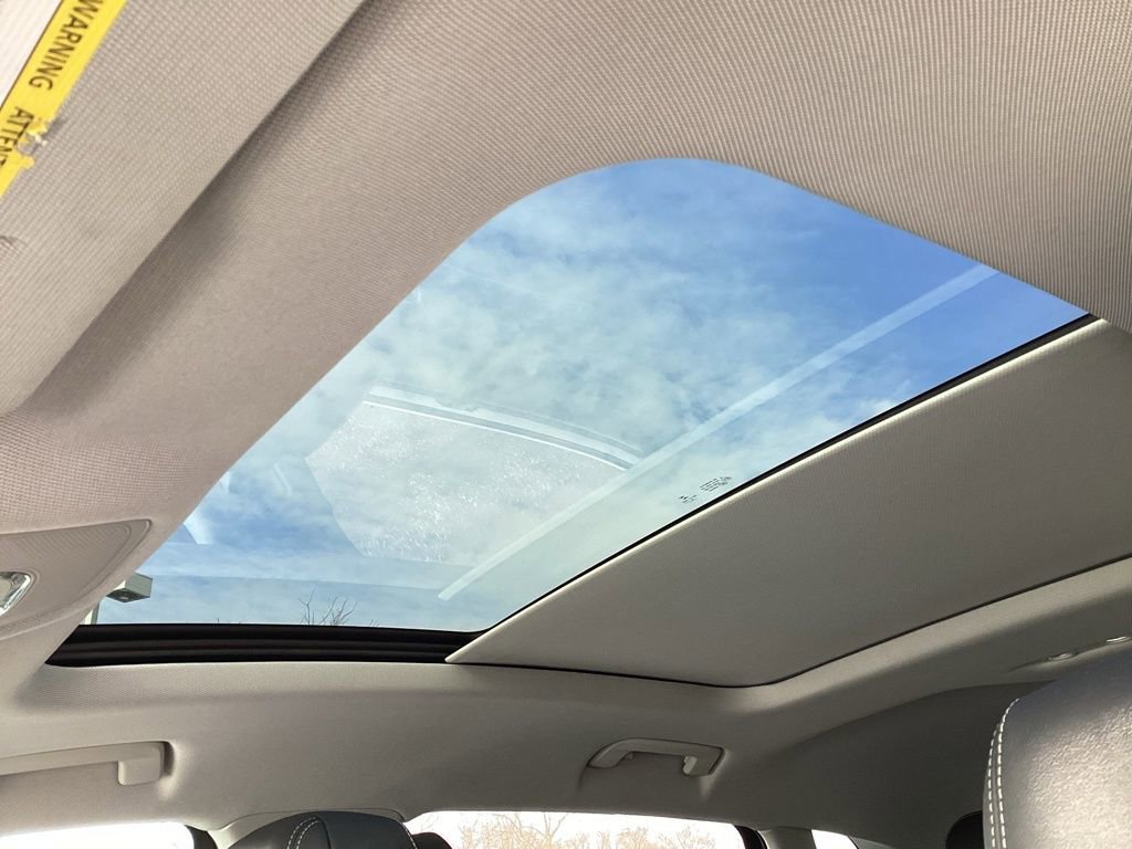 Used 2019 Audi e-tron Prestige w/ Prestige Package image 4