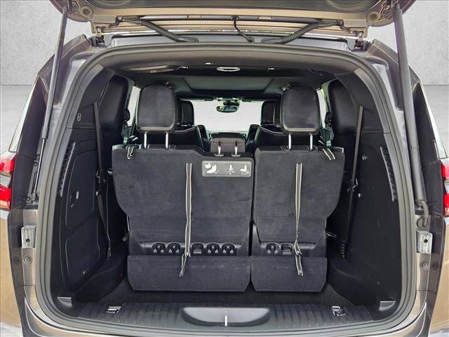 Used 2021 Chrysler Pacifica Limited w/ Uconnect Theater Family Group FWD image 23
