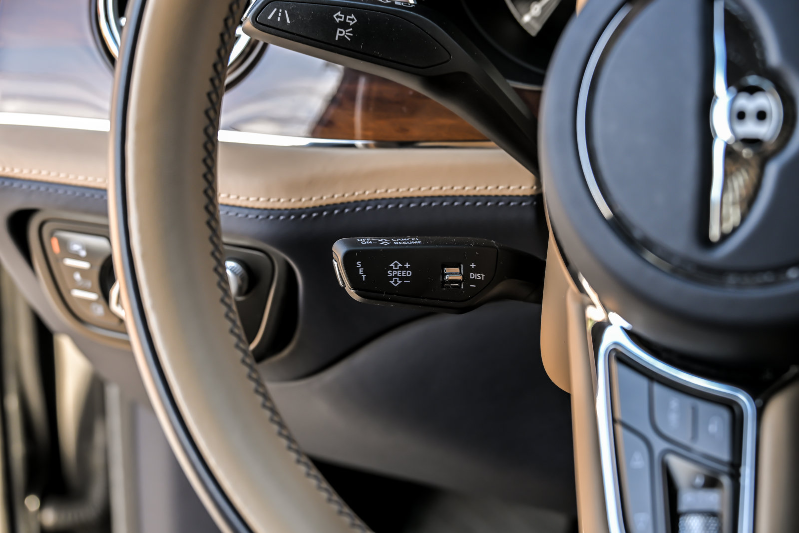 Certified 2023 Bentley Bentayga Extended Wheelbase AWD/4WD image 43