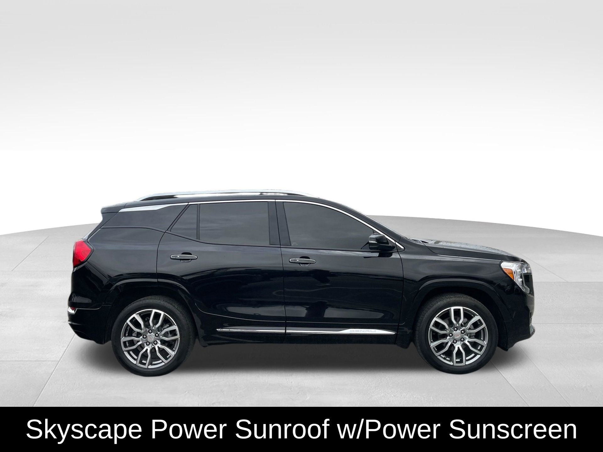 Used 2024 GMC Terrain Denali w/ Denali Premium Package image 8