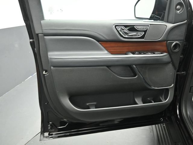 Certified 2023 Lincoln Navigator Reserve AWD/4WD image 21