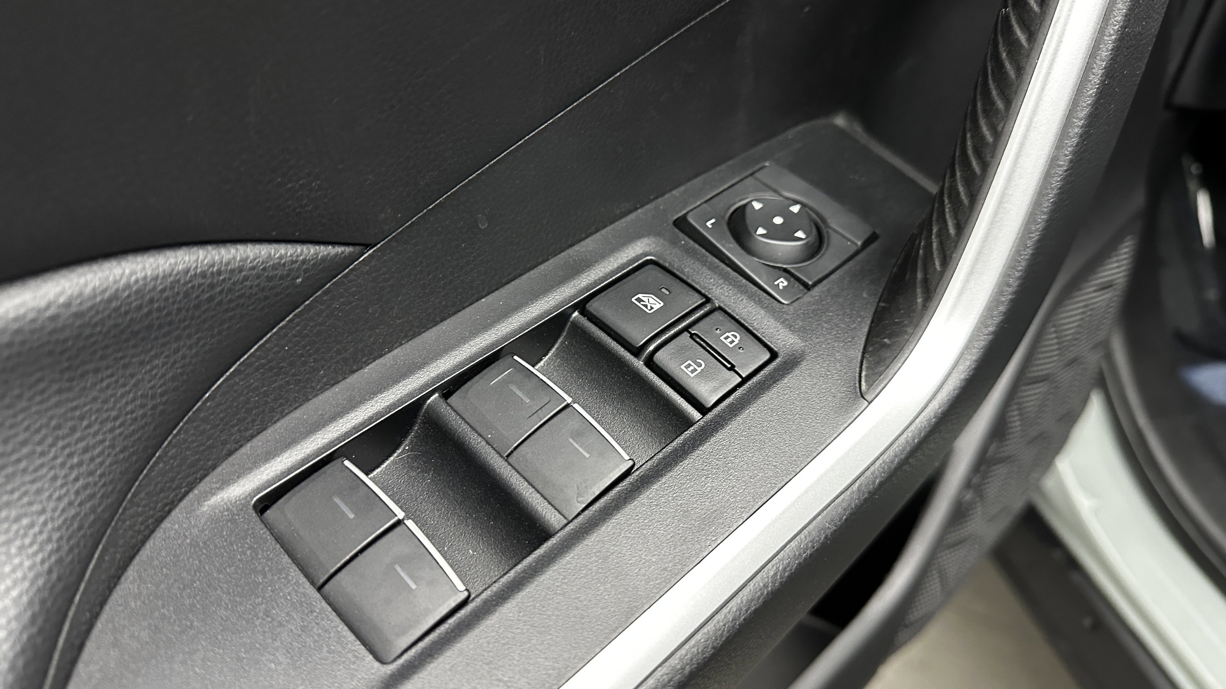 Used 2022 Toyota RAV4 XLE Premium image 12