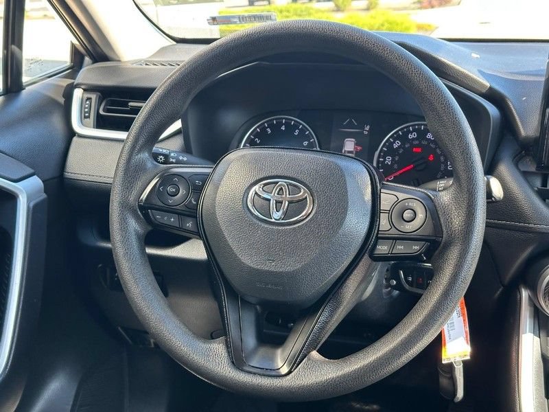 Used 2021 Toyota RAV4 LE AWD/4WD image 14