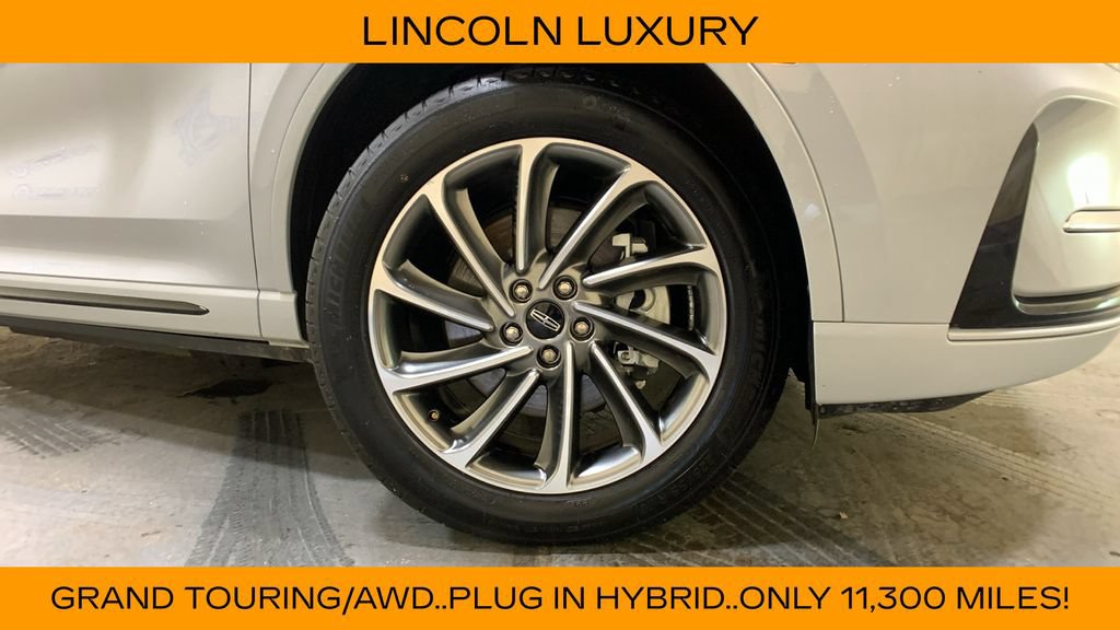 Used 2025 Lincoln Corsair Grand Touring w/ Towing Package AWD/4WD image 9