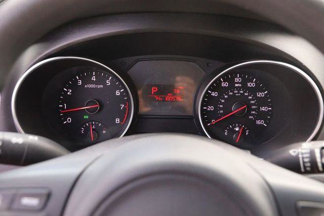 Used 2015 Kia Sedona L image 14