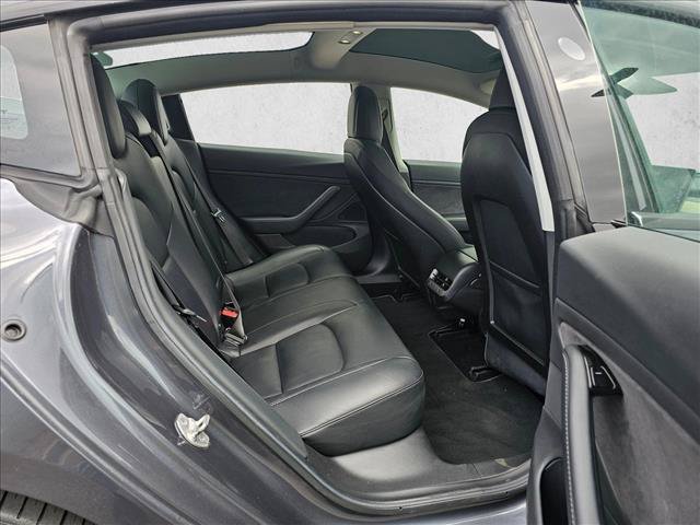 Used 2018 Tesla Model 3 Long Range RWD image 11