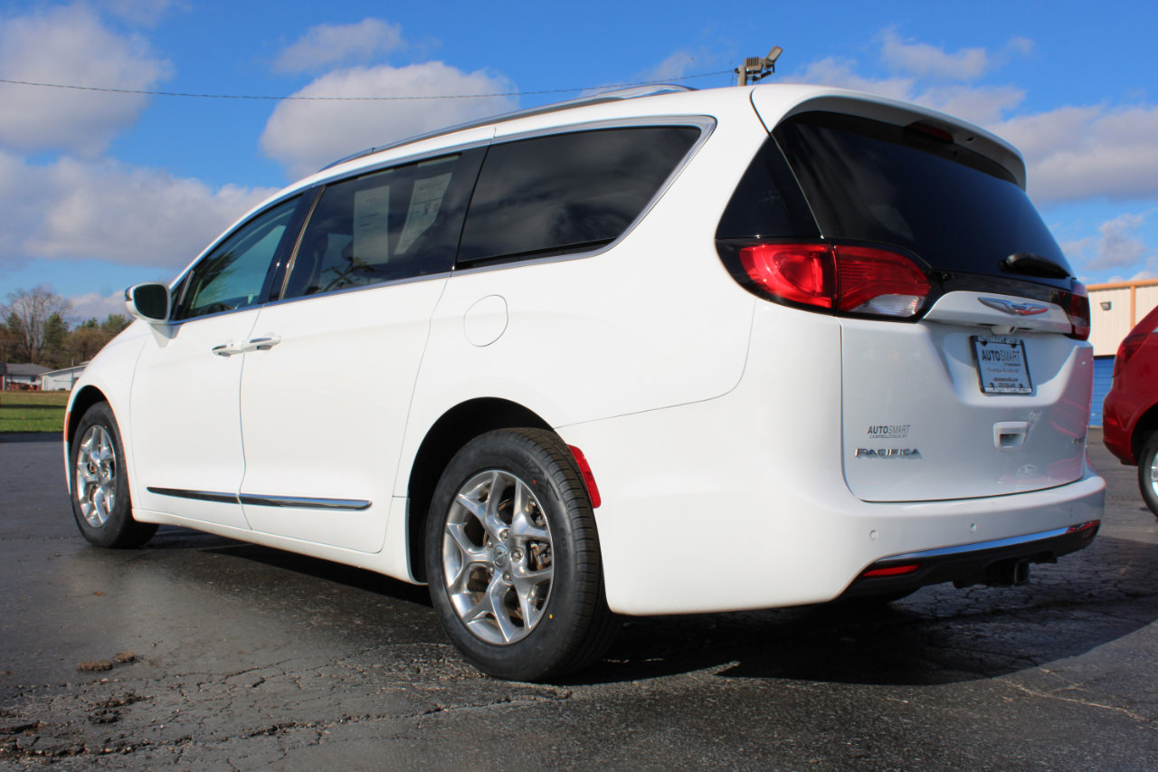 Used 2018 Chrysler Pacifica Limited image 12