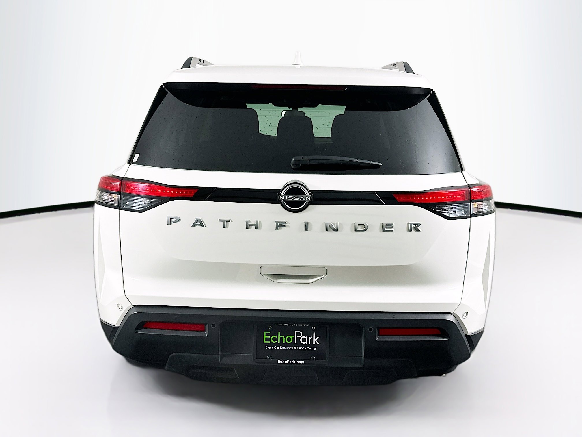 Used 2025 Nissan Pathfinder SV image 7