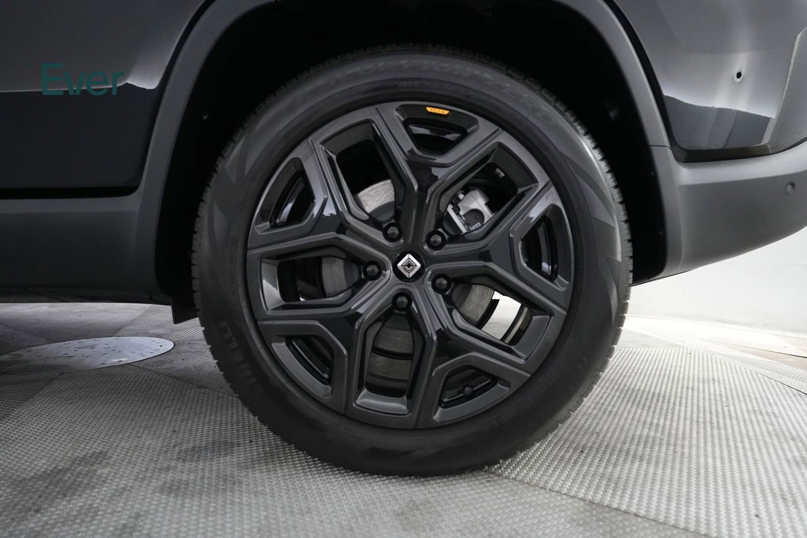 Used 2024 Rivian R1S Adventure image 9