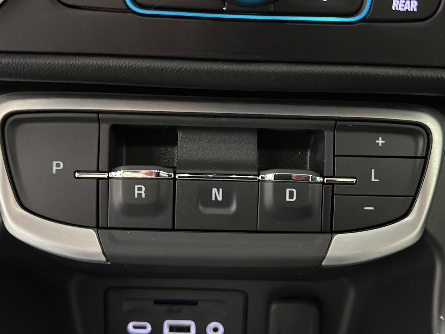 Used 2024 GMC Terrain SLT w/ Elevation Edition image 10