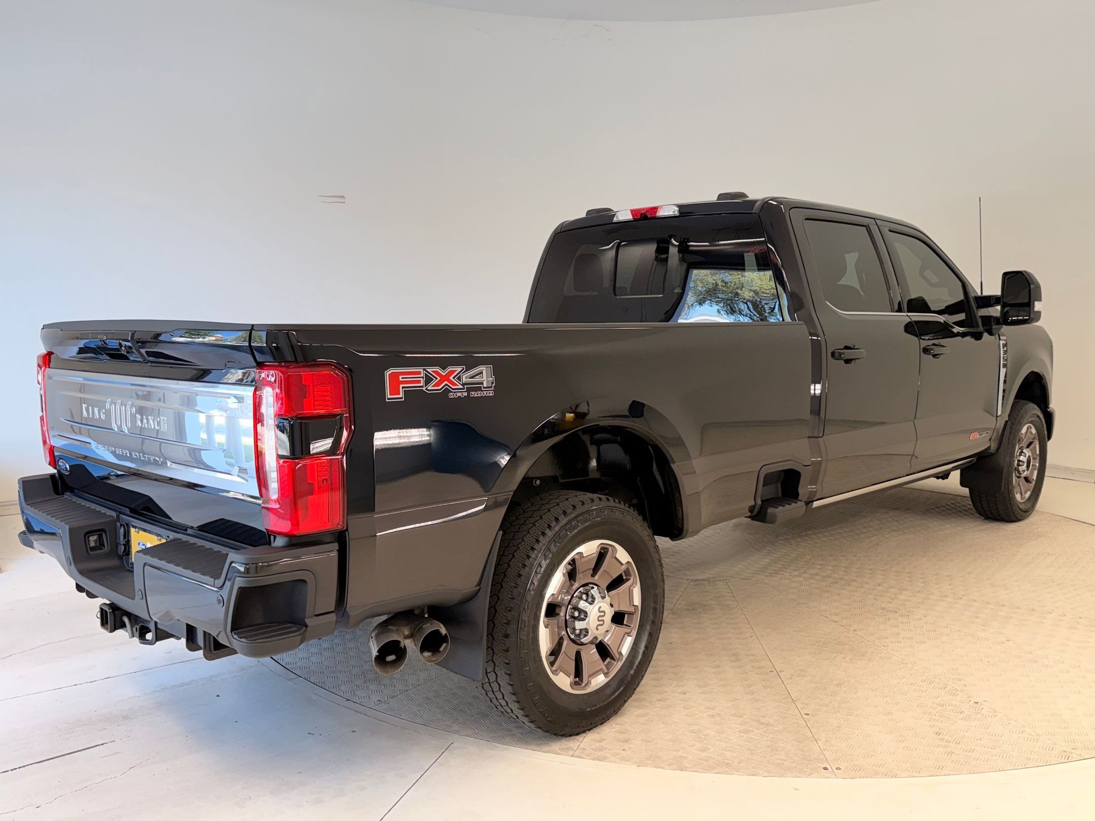 Used 2025 Ford F350 King Ranch image 9