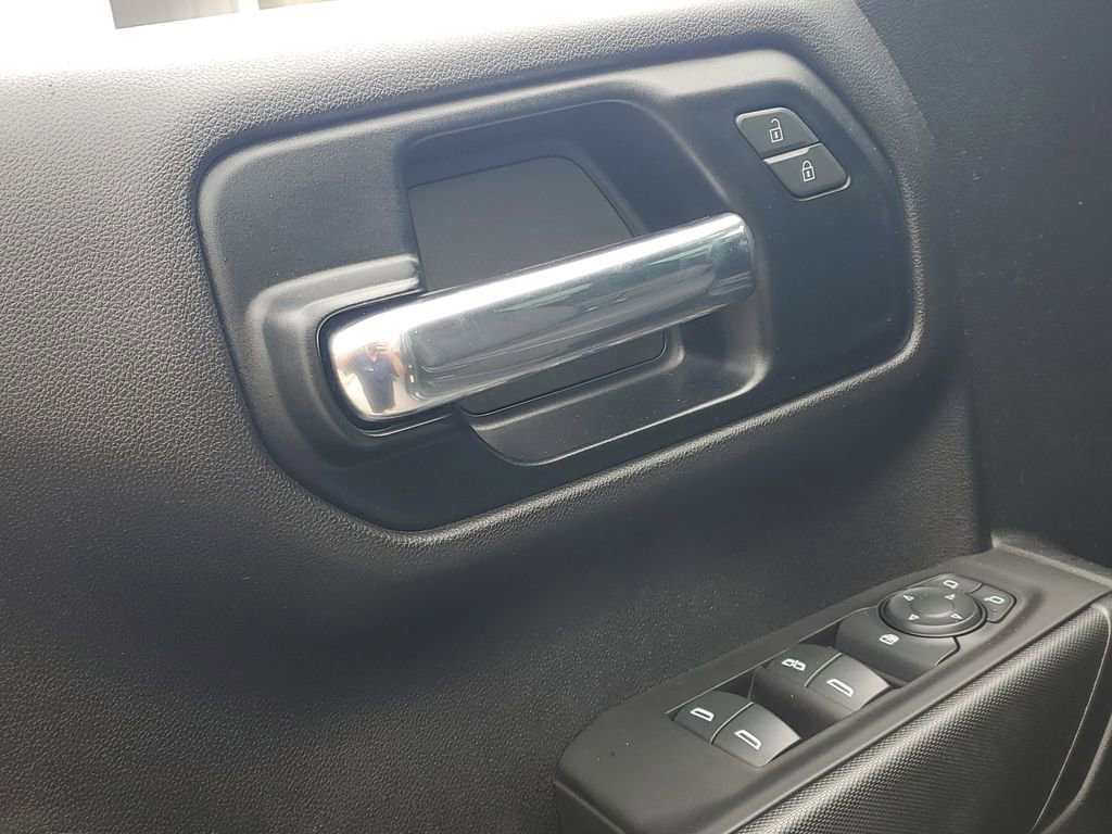 Used 2020 Chevrolet Silverado 1500 Custom w/ Custom Value Package image 21