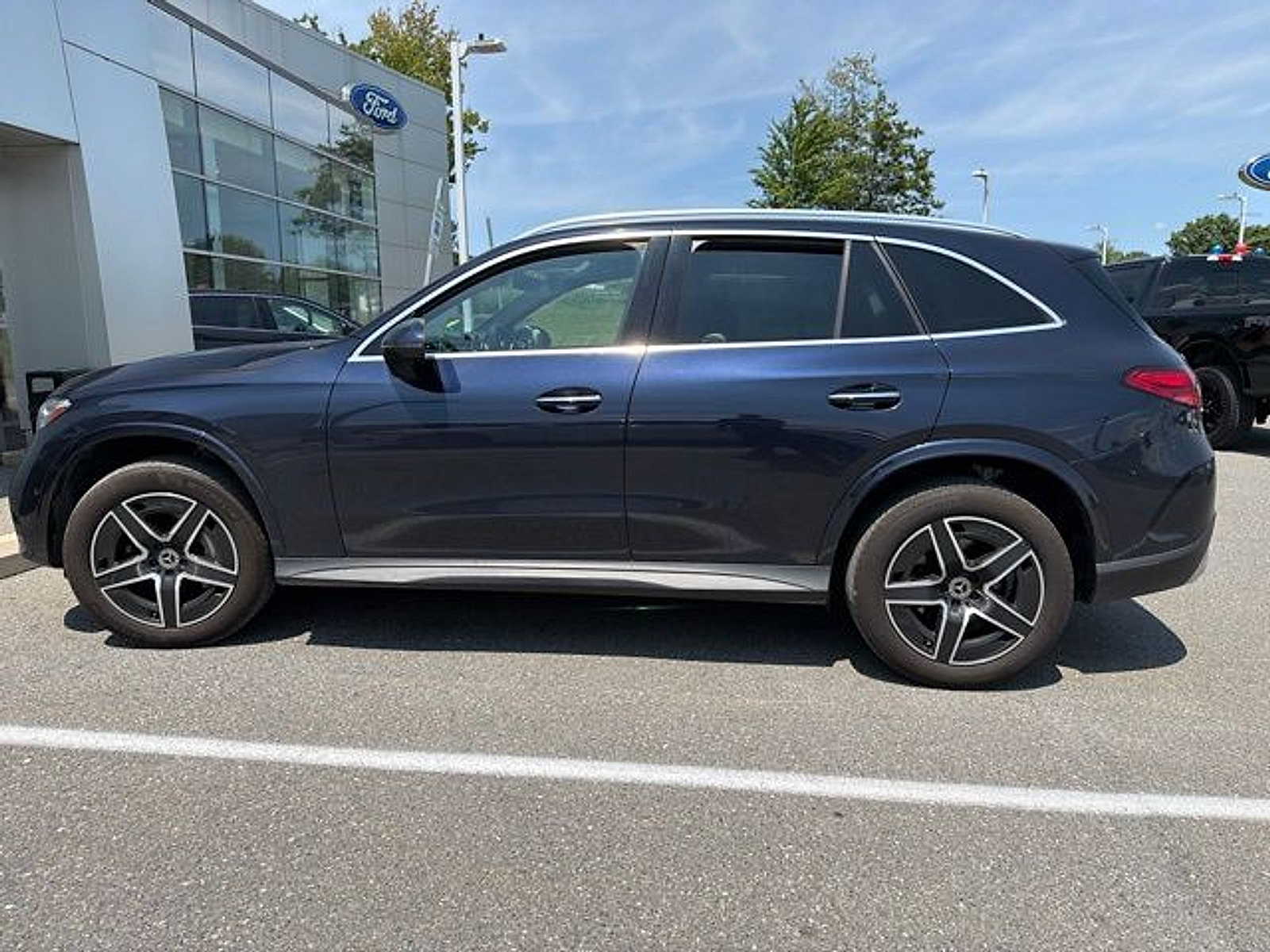 Used 2024 Mercedes-Benz GLC 300 4MATIC image 4