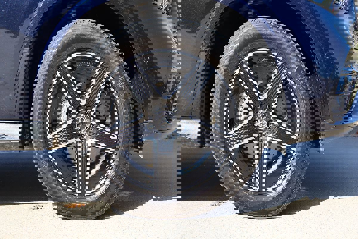 Used 2024 Mercedes-Benz GLC 300 4MATIC w/ AMG Line image 51