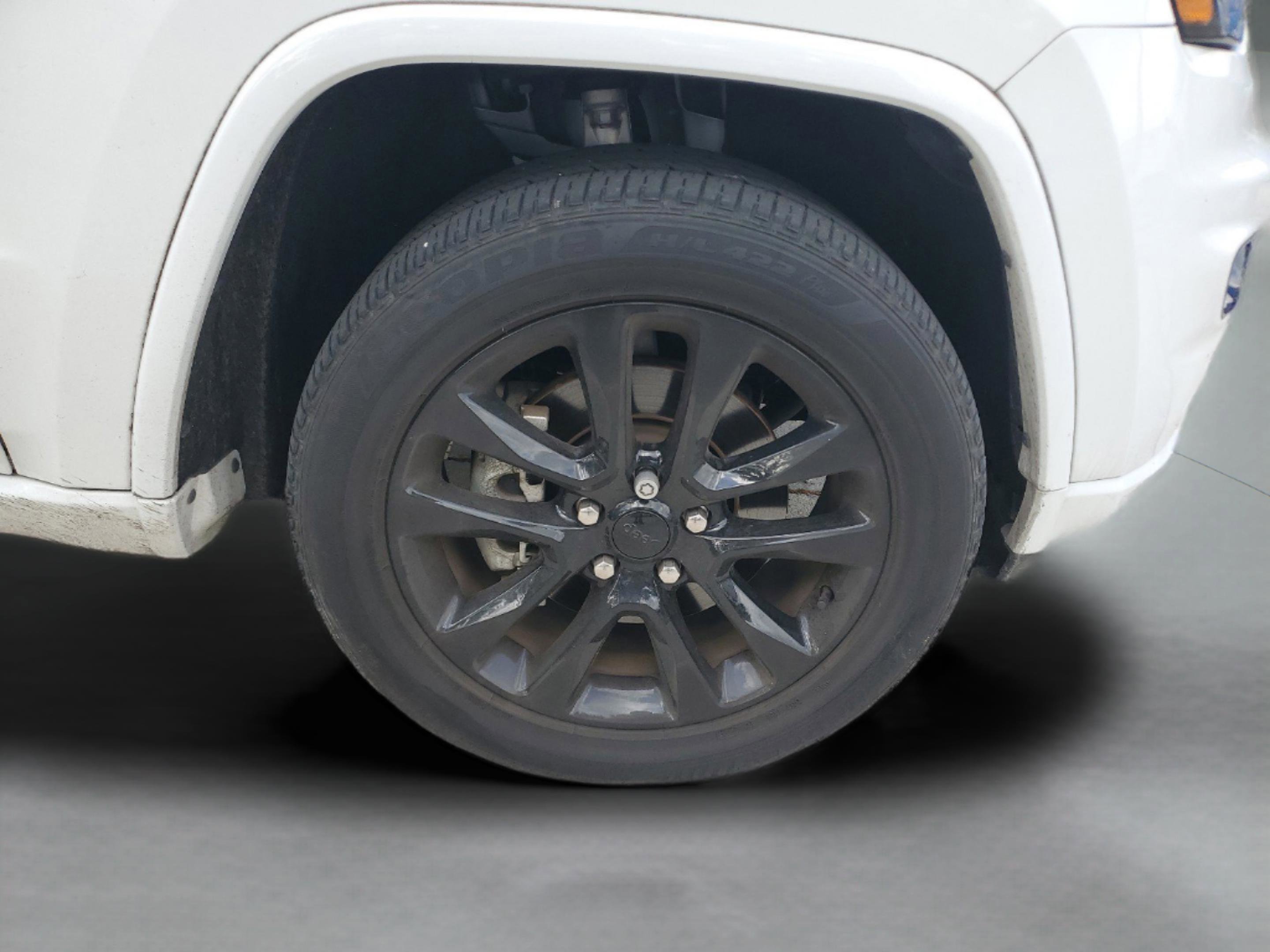 Certified 2022 Jeep Grand Cherokee Laredo X image 5
