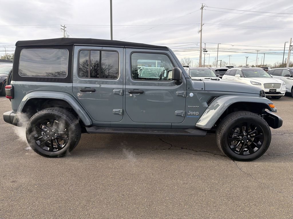 Used 2024 Jeep Wrangler Unlimited Sahara w/ Technology Group AWD/4WD image 7