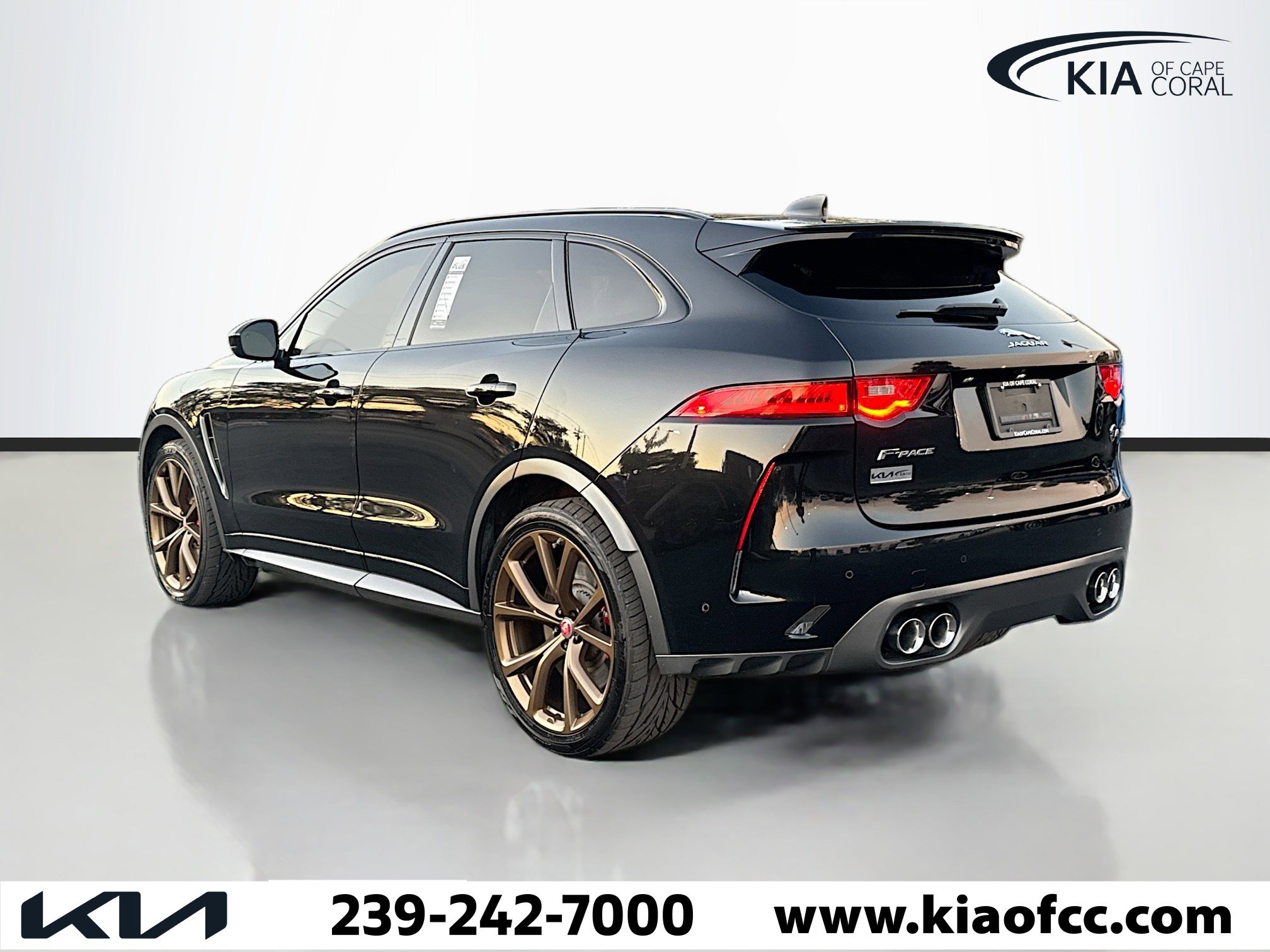 Used 2020 Jaguar F-PACE SVR image 3