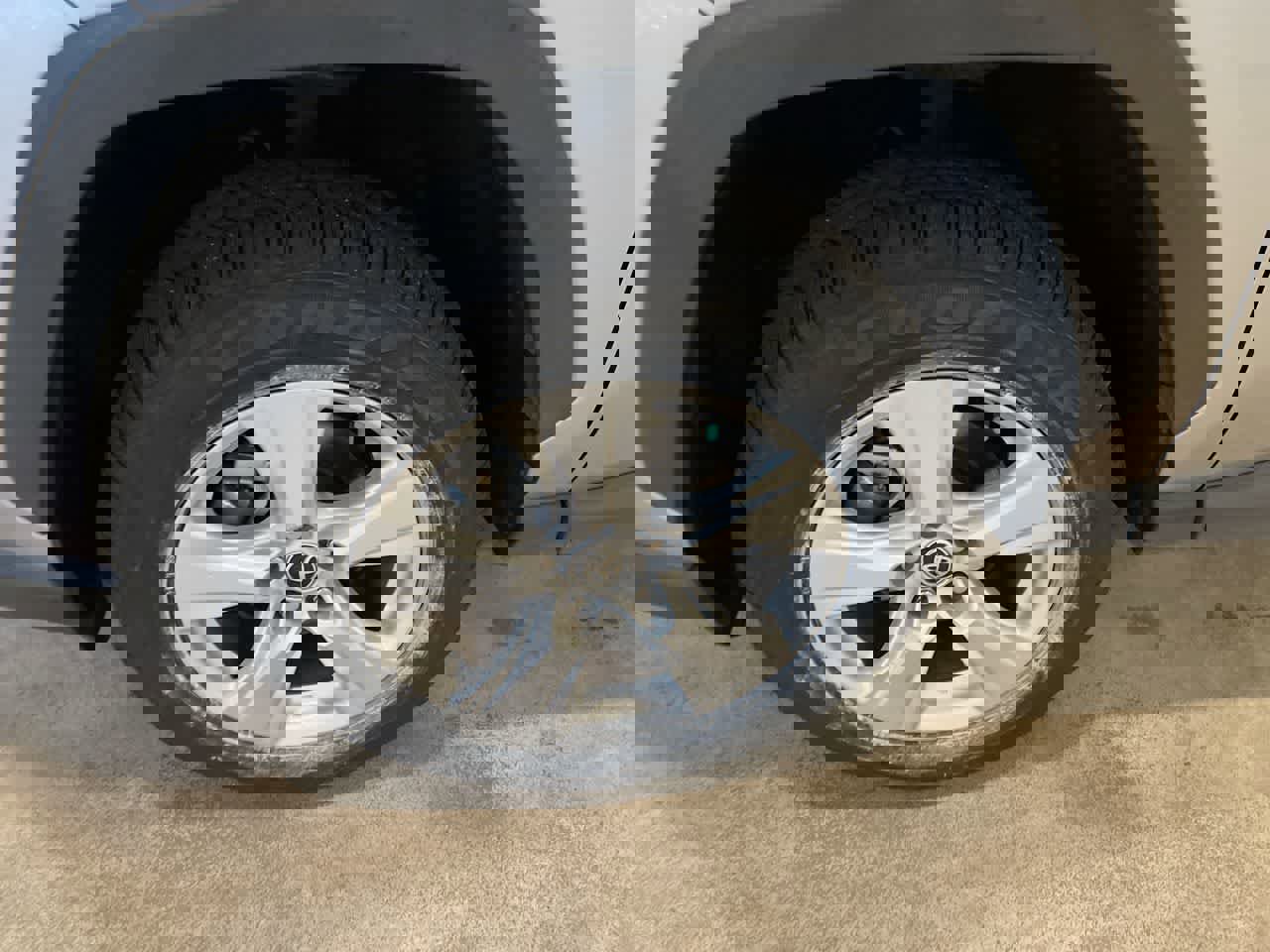 Used 2021 Toyota RAV4 XLE w/ Convenience Package image 10