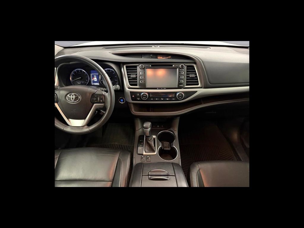 Used 2016 Toyota Highlander XLE image 13