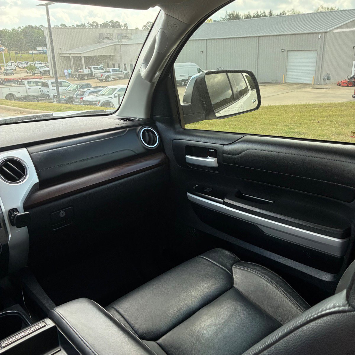 Used 2018 Toyota Tundra Limited image 26