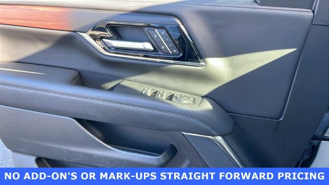 Used 2025 GMC Yukon Denali RWD image 28