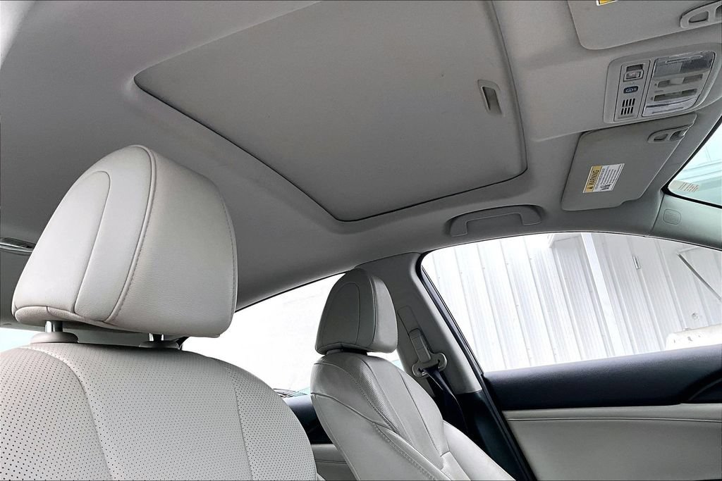 Used 2020 Honda Insight Touring image 24