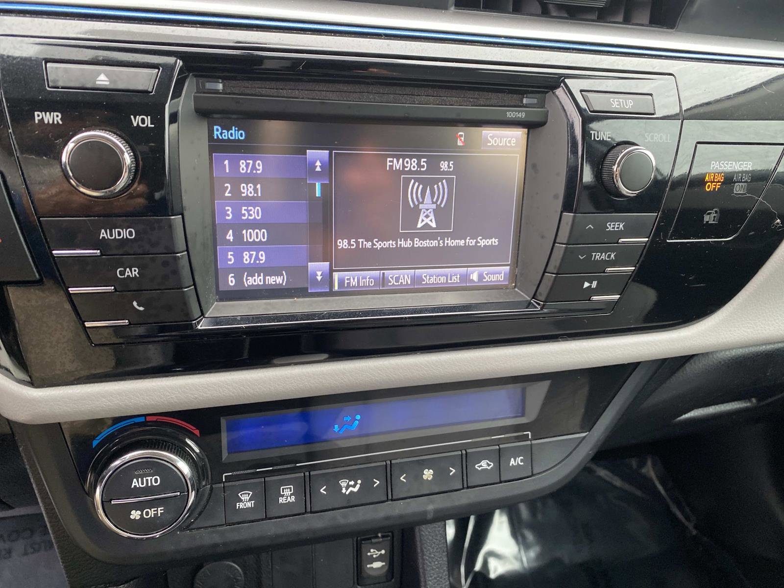 Used 2015 Toyota Corolla LE image 11