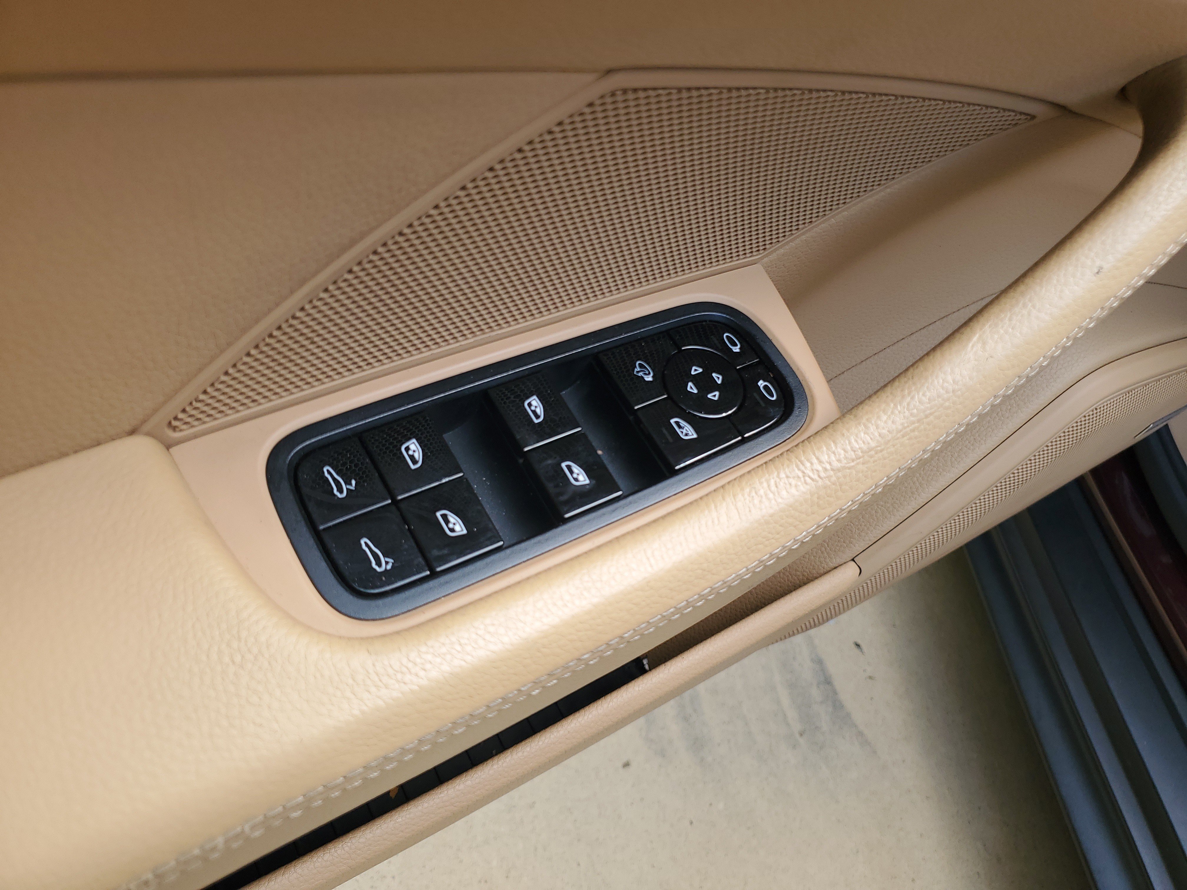 Used 2020 Porsche Panamera 4 AWD/4WD image 19