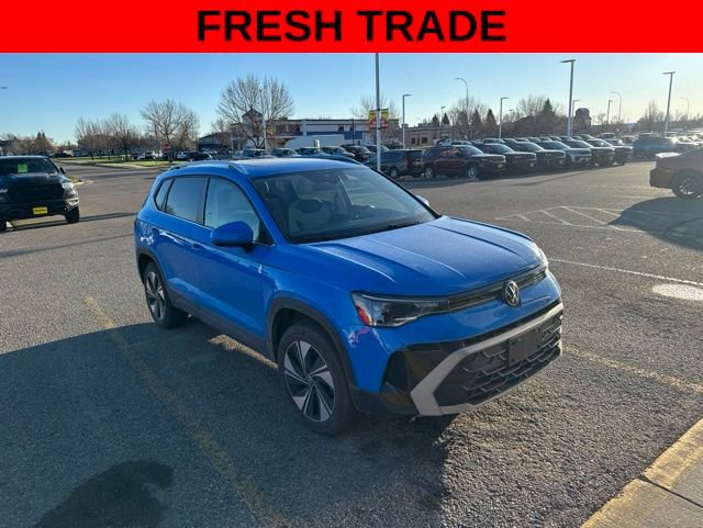 Used 2025 Volkswagen Taos SE AWD/4WD image 1
