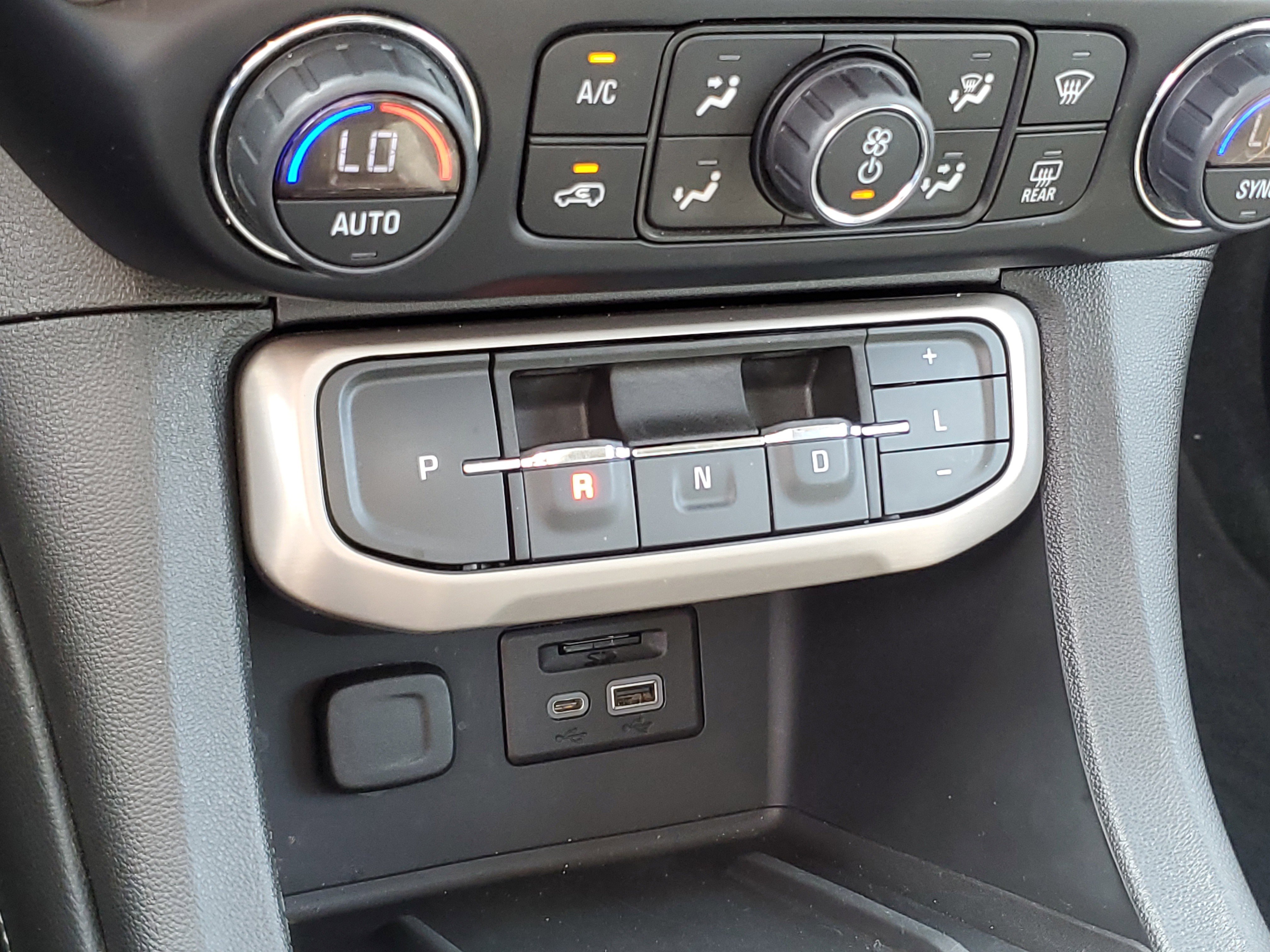 Used 2021 GMC Acadia Denali w/ Denali Ultimate Package image 23