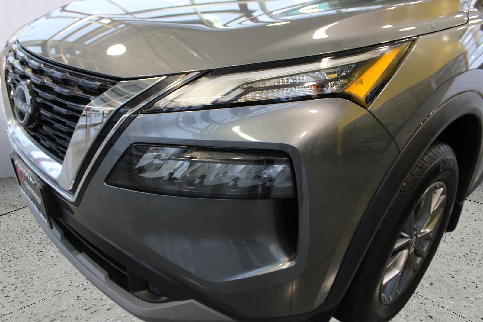 Used 2023 Nissan Rogue S image 11