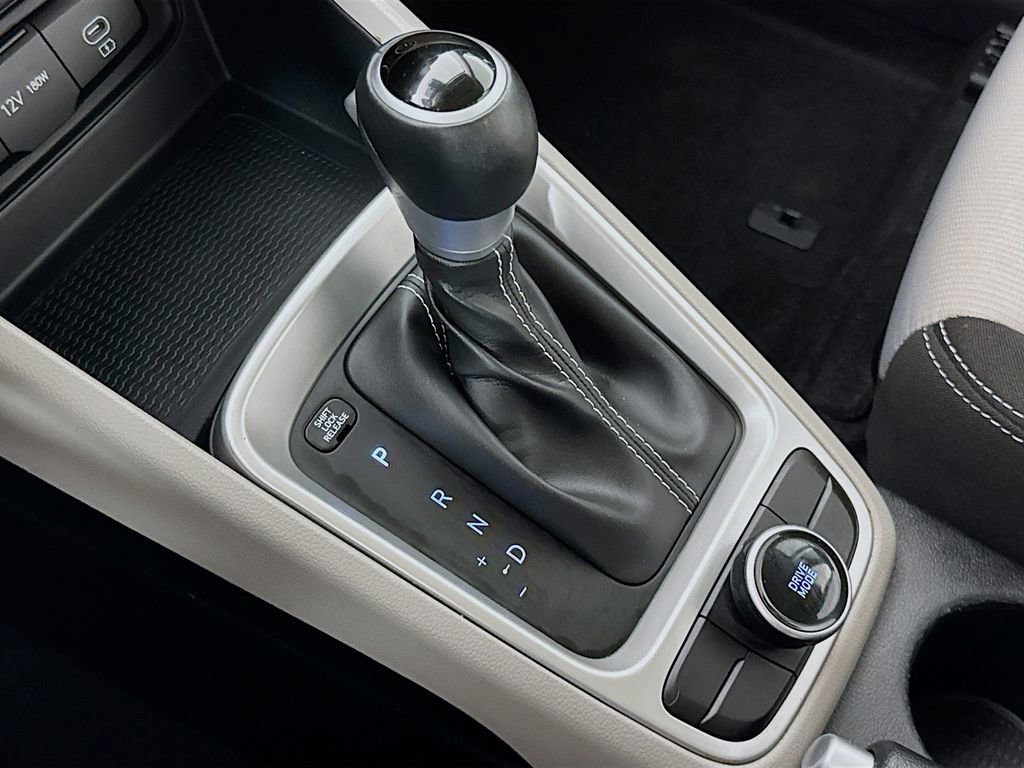 Used 2024 Hyundai Venue SEL image 16