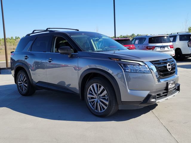 Used 2023 Nissan Pathfinder SL w/ SL Premium Package AWD/4WD image 4