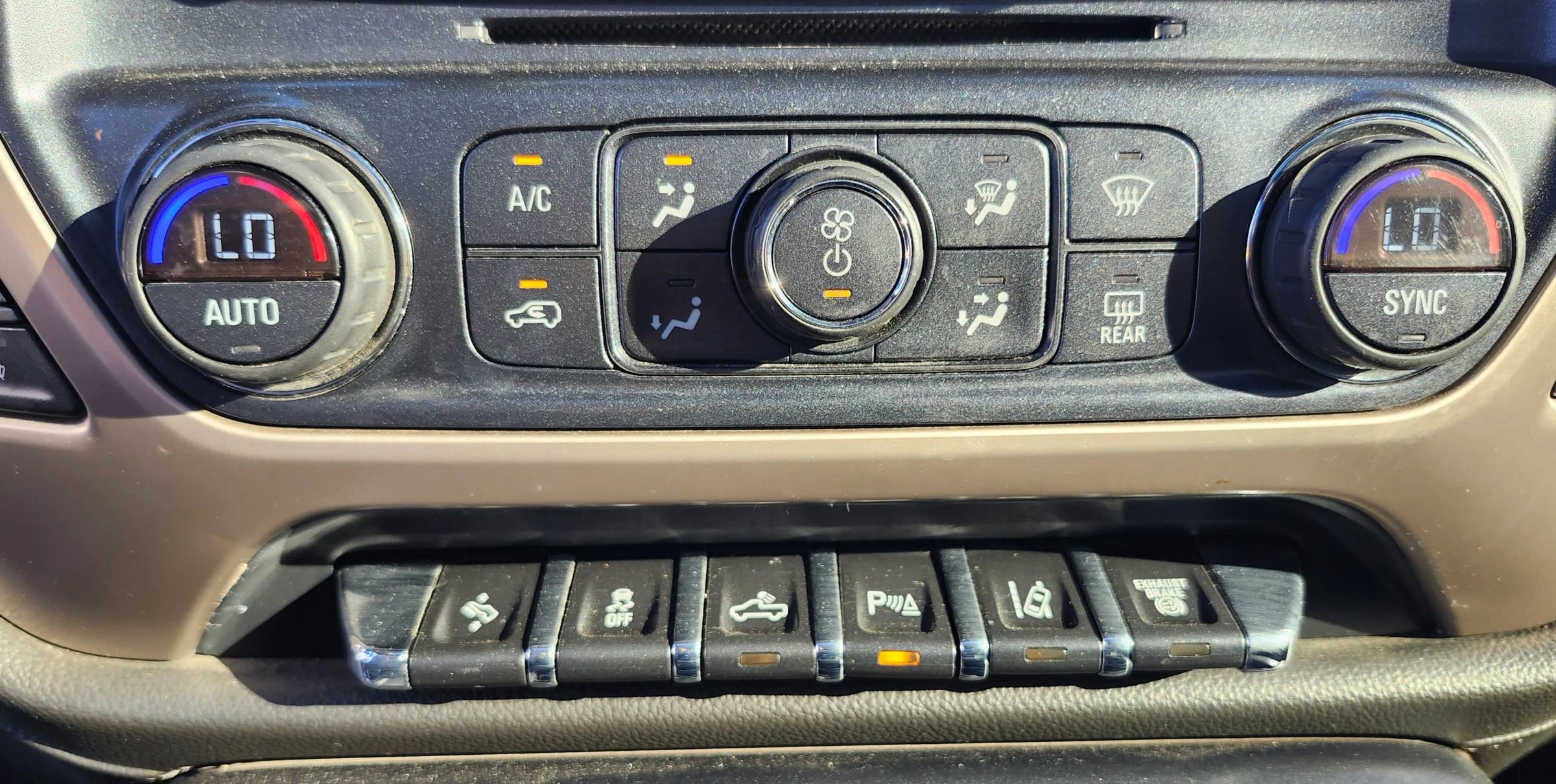 Used 2016 GMC Sierra 2500 Denali w/ Duramax Plus Package image 27